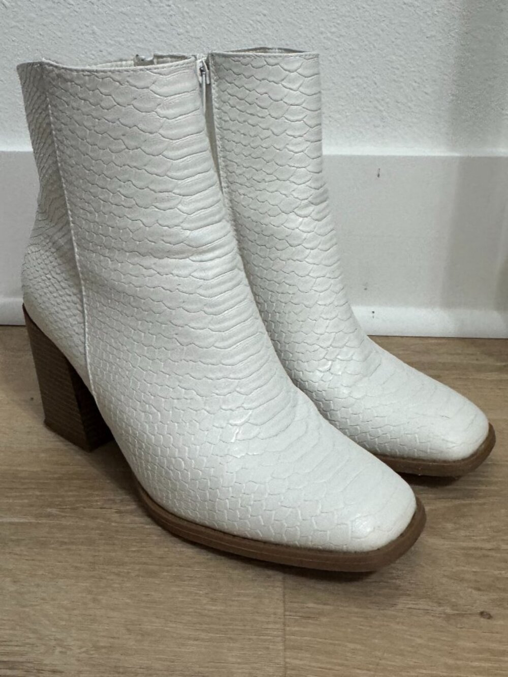 Altar'd State White Boots Worn Once — Size 8 🤍🐍